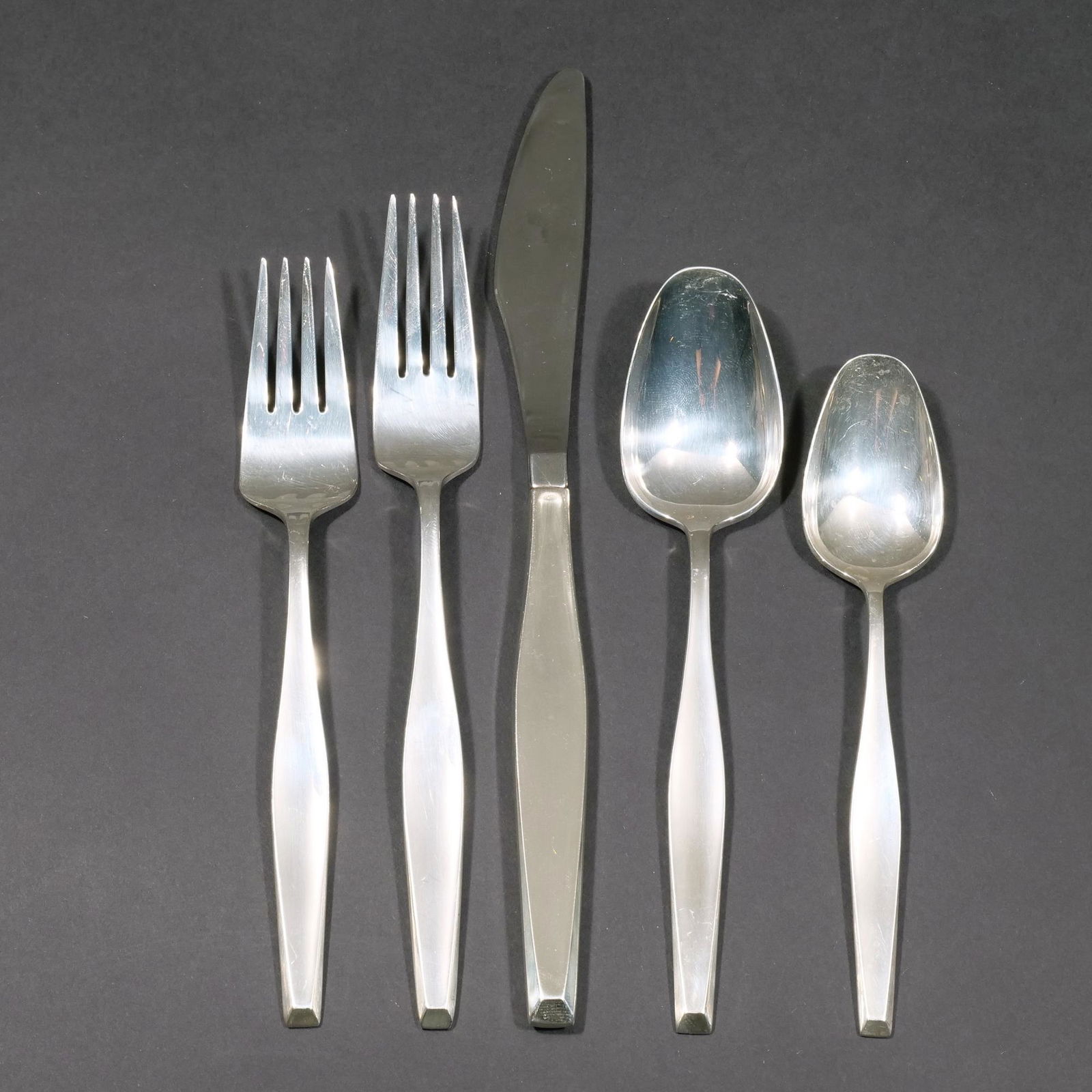 (66pc) GORHAM STERLING SILVER FLATWARE SERVICE (1 of 7)