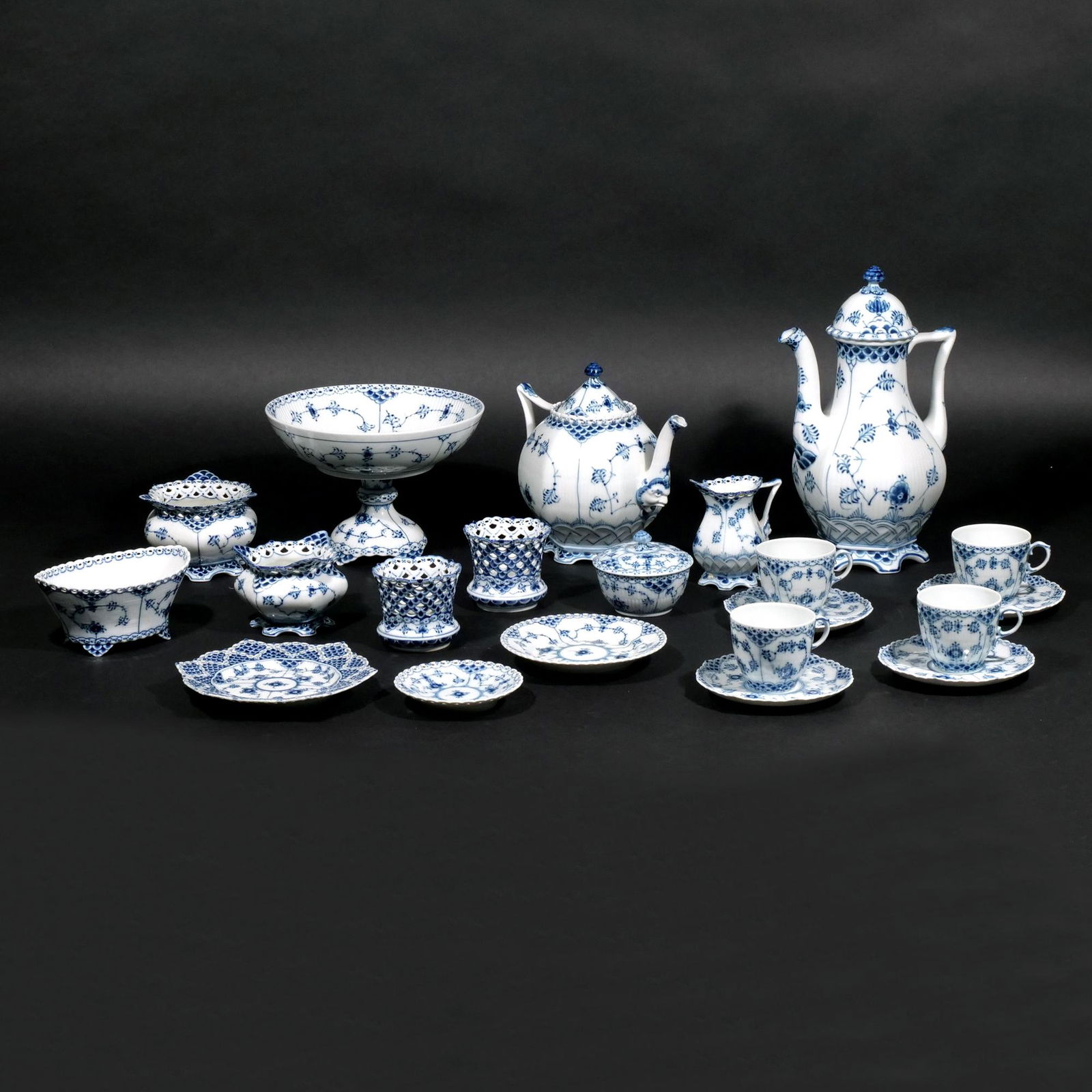 (21pc) ROYAL COPENHAGEN BLUE FLUTED LACE CHINA (1 of 13)