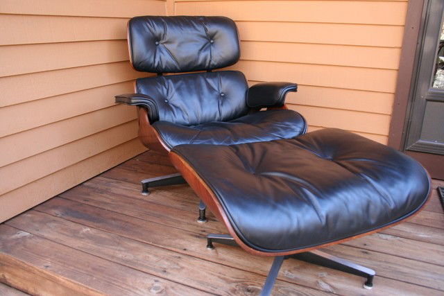 15) ROSEWOOD CHARLES & RAY EAMES LOUNGE 670/671: EAMES LOUNGE CHAIR AND OTTOMAN IN ROSEWOOD & BLACK LEATHER. ROSEWOOD SHELL, ROUND LABELS, THREE SCREWS BENEATH ARMREST, DOWN & FOAM MIX CUSHIONS; ONE OF THE EARLIEST EXAMPLE PRODUCTION EAMES CHAIRS PR