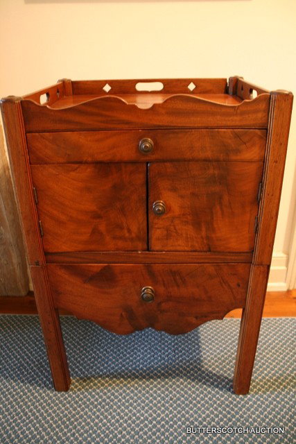 288) E. 19TH C. GEORGIAN MAHOGANY BEDSIDE COMMODE,: HAVING TRAY TOP W/DIAMOND CUT OUTS, OVER DRAWER, OVER DBL. DOORS, PULL-OUT LOWER SECTION CONVERTED TO DRW., DMGD. TO VENEER, CARCASS PULLING AWAY, H. 31', W. 22", D. 19"