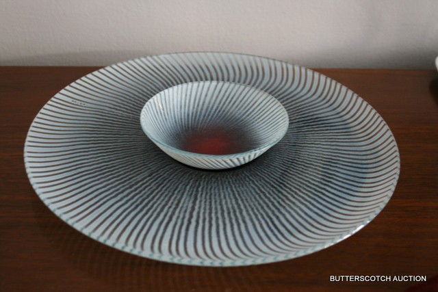 506) MAURICE HEATON BOWL ON MATCHING UNDER PLATE,: SGD. W/INITIALS, PLATE DIA. 14 ¼', BOWL DIA. 5 ¾"