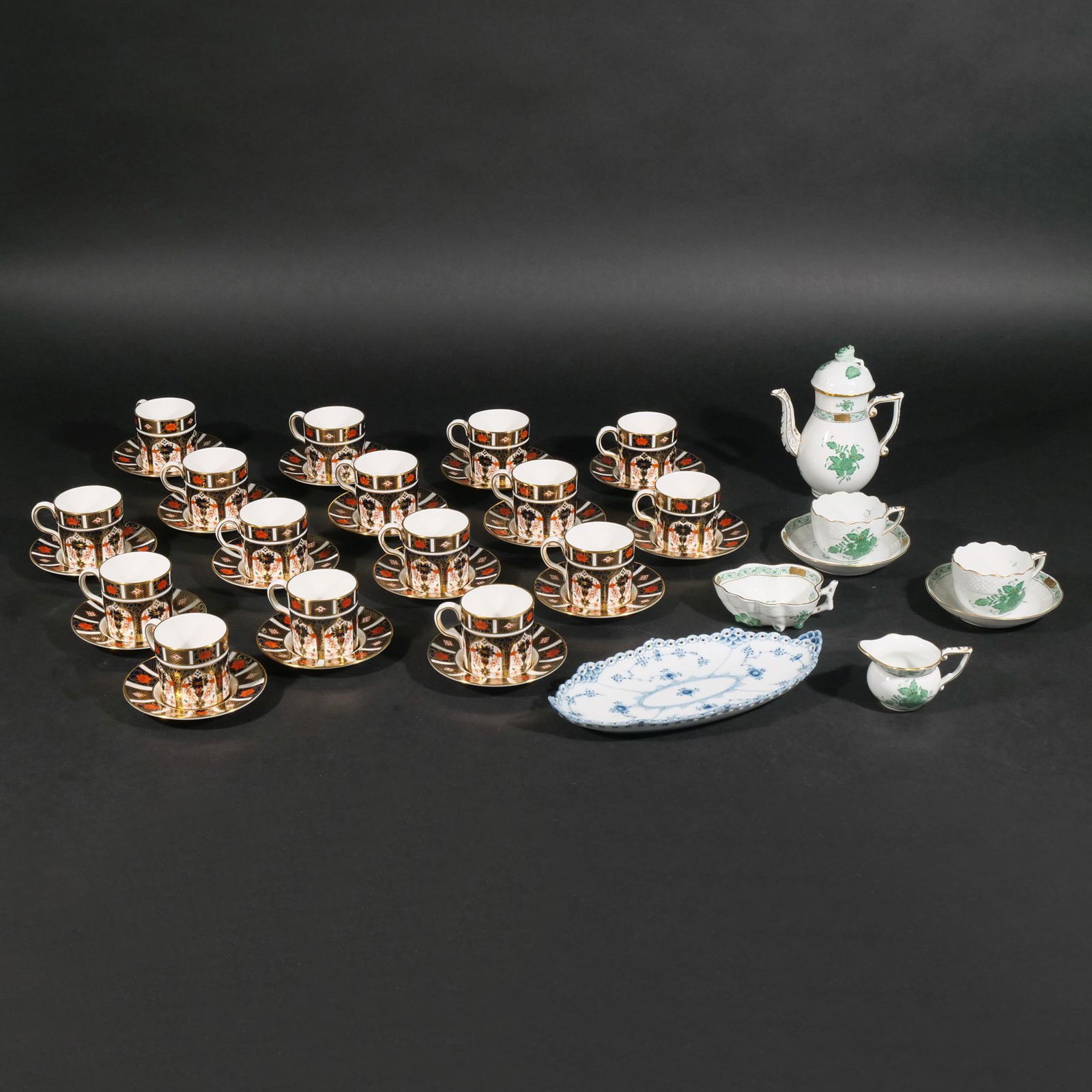 (40pc) BLUE LACE, HEREND, & OLD IMARI CHINA (1 of 10)