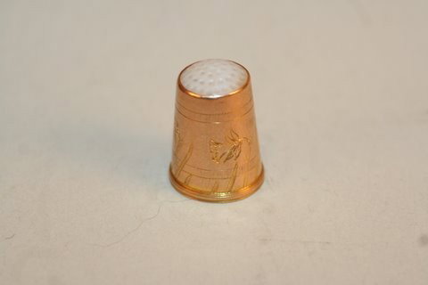 14KYG THIMBLE W/CRVD. WHITE STONE INSET TIP,: OVERALL ETCHED FLORAL DESIGN, MKD. 585 & E.M.