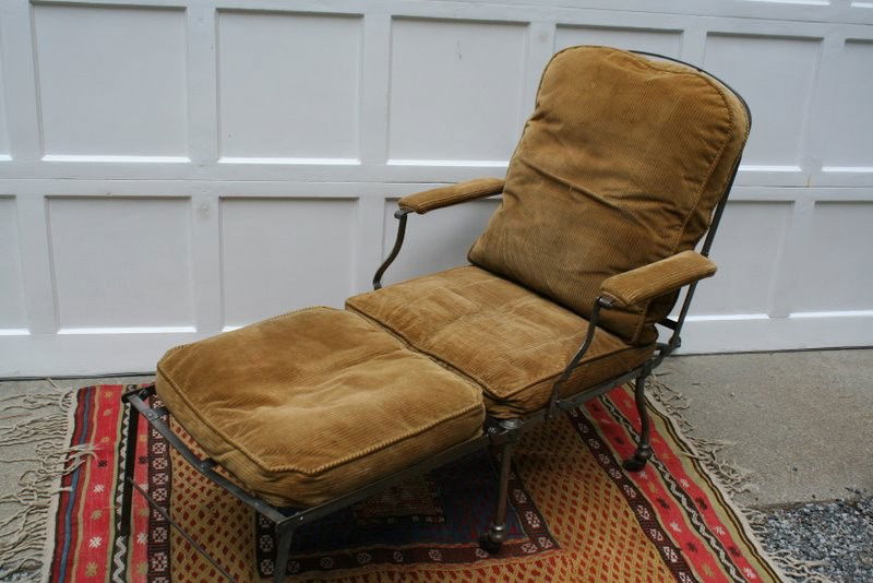 BRITISH CAMPAIGN OFFICER'S FOLD-OUT CHAISE LOUNGE: STEEL CONSTRUCTION W/2-LOOSE CUSHIONS, C. 1860, H. 38.5", L. 55.5", W. 29.5"