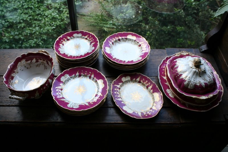 PARTIAL STAFFORDSHIRE DINNERWARE SERVICE:: INCI.: COV'D TUREEN W/NESTING PLATTERS, OPEN TUREEN W/NO COVER, PLUS 3-DIFFERENT SIZE DISHES