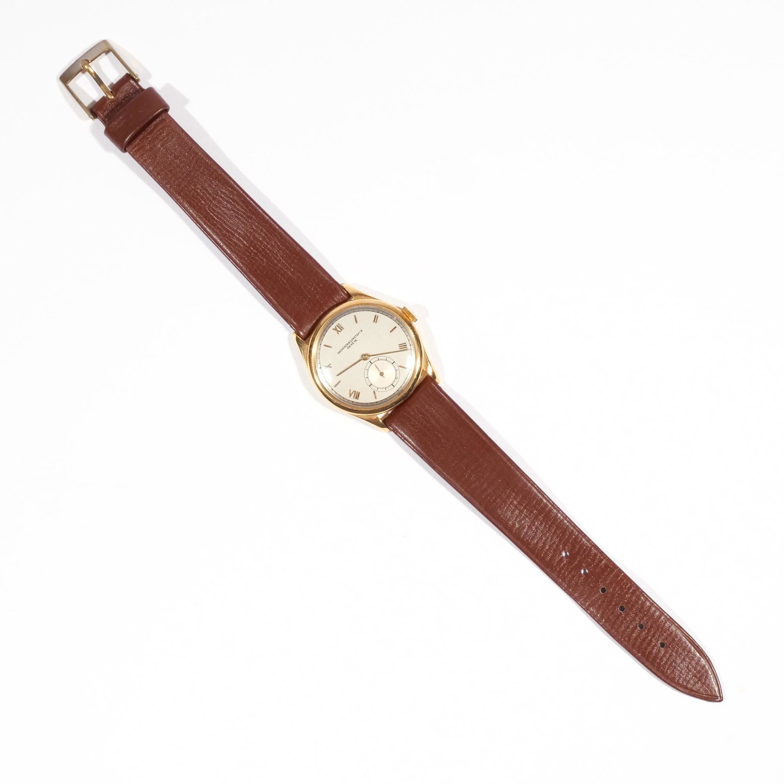 VACHERON & CONSTANTIN 18k GOLD WRISTWATCH: Silvered dial with Roman numeral and baton markers, sub seconds dial, 18k yellow gold case dia. 35mm over crown; SERIAL #299213, 17 jewel movement, total weight of watch 41g