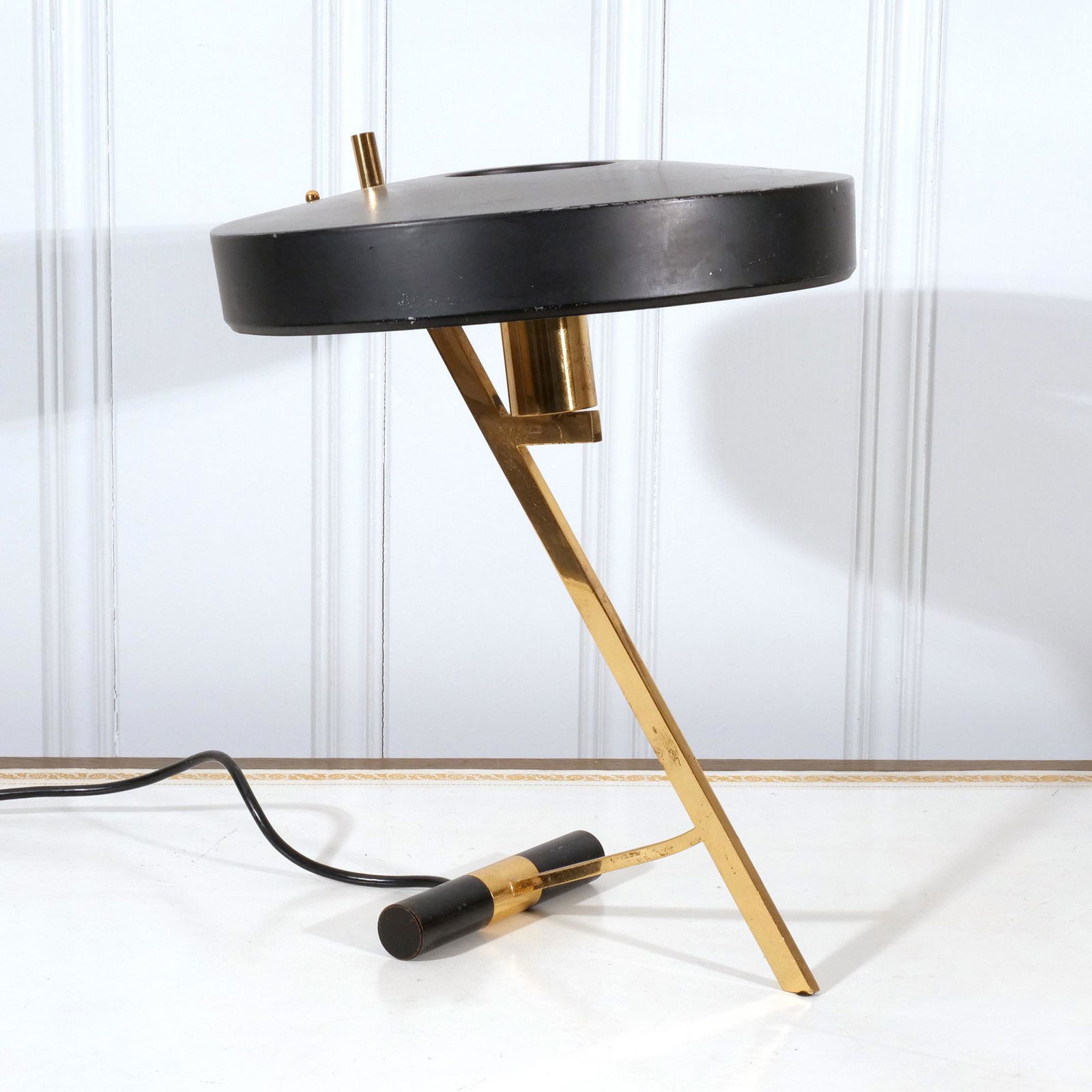 FRENCH DECO BRASS & ENAMELED STEEL TABLE LAMP (1 of 6)
