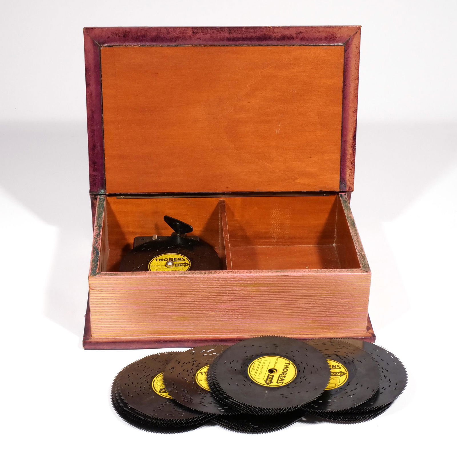 THORENS BOOK-FORM MUSIC BOX (1 of 9)