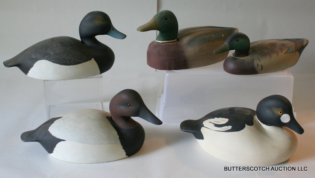 (5) DUCK DECOYS KEN HARRIS GEORGE SEOULE: LOT OF (5) DECOYS INCLUDING: CANVASBACK DRAKE, GOLDENEYE DRAKE, BLUBILL DRAKE ALL STAMPED KEN HARRIS, WOODVILLE NY. ALL IN EXCELLENT PAINT AND CONDITION. GEORGE SEOULE, FREEPORT ME MALLARD DRAKE, NAME