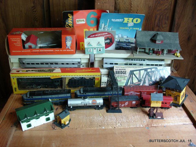 LESNEY MATCHBOX - DINKY - FLEISCHMANN HO TRAIN: ORIGINAL BOXES, INCL. FLEISCHMANN STEAM LOCOMOTIVE W/TENDER, #1366,IN ORIG BOX W/ORIG SALES RECEIPT FROM 1959, MADE IN GERMANY; GILBERT HO NEW HAVEN CT. DIESEL BALTIMORE & OHIO 007 W/DUMMY 2ND ENGINE,