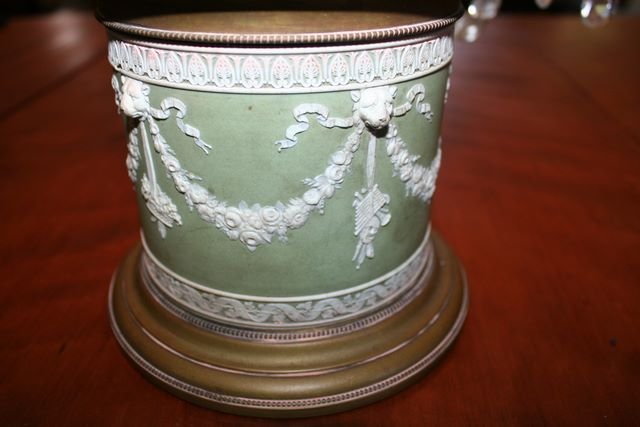 WEDGEWOOD JASPERWARE MANTLE LUSTRE: JASPERWARE MANTLE LUSTRE