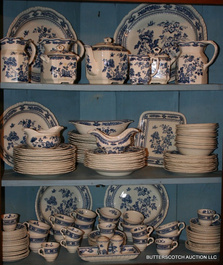 MASON'S MANCHU BLUE & WHITE DINNERWARE SERVICE,: MASON'S MANCHU BLUE & WHITE DINNERWARE SERVICE: 5 NESTING PLATTERS, LARGEST 17 ½"; 2 COV'D SUGAR BOWLS, CREAMER & TEAPOT; 3 MILK PITCHERS 1 W/CHIP; SQUARE HOR D'ERVS ??? PLATE W/HANDLES; 12- 9" PLATE