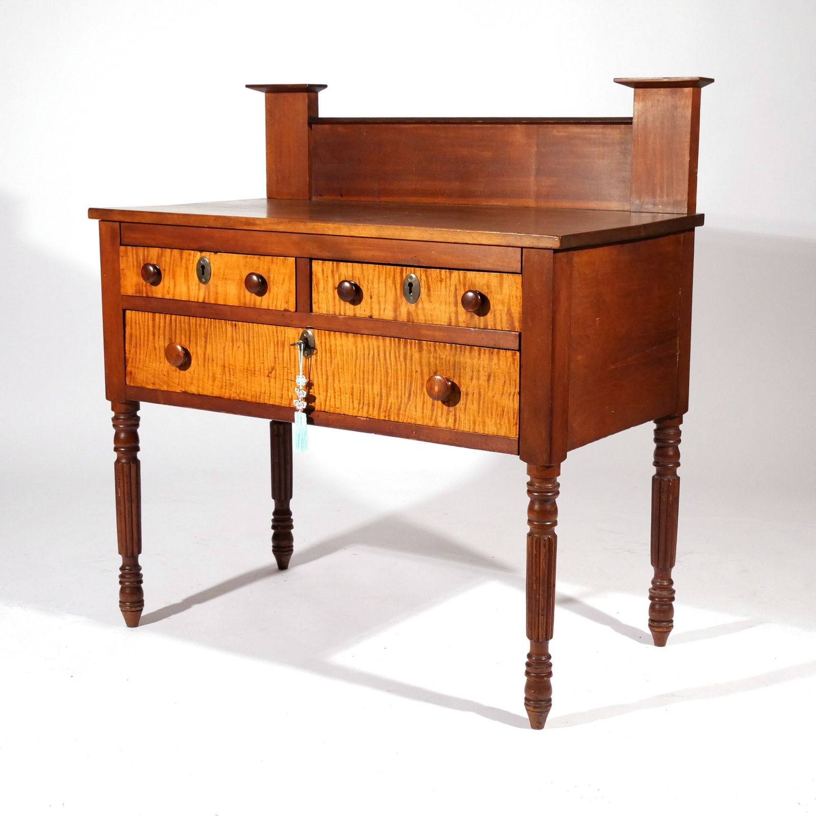 AMERICAN MAPLE & TIGER MAPLE DRESSING TABLE (1 of 15)
