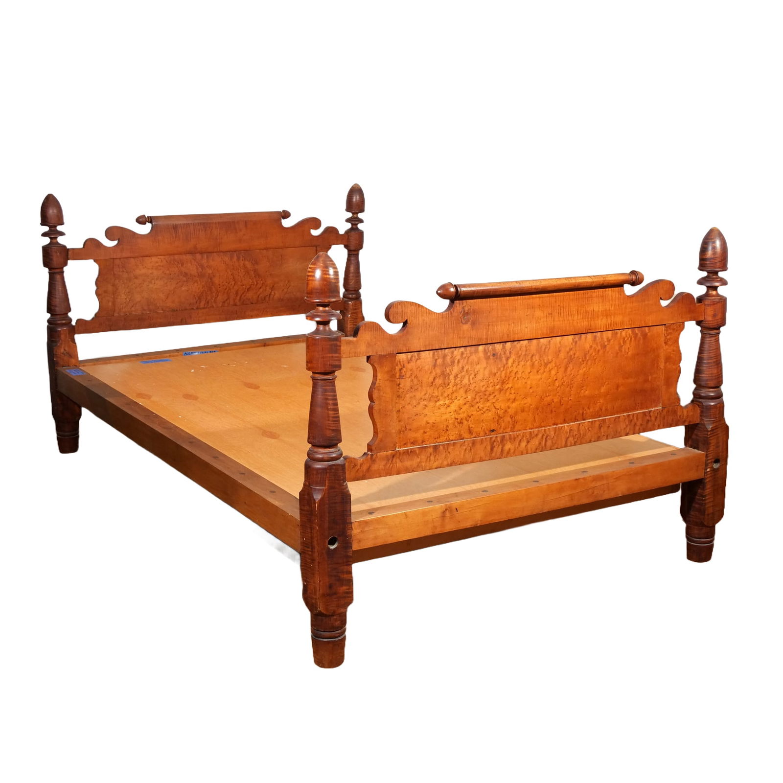 LATE FEDERAL TIGER & BIRD'S-EYE MAPLE  BEDSTEAD (1 of 8)