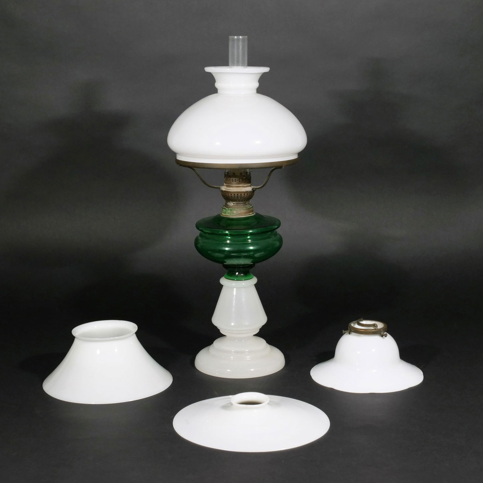 (4pc) GLASS LAMP & MILK GLASS SHADES (1 of 7)