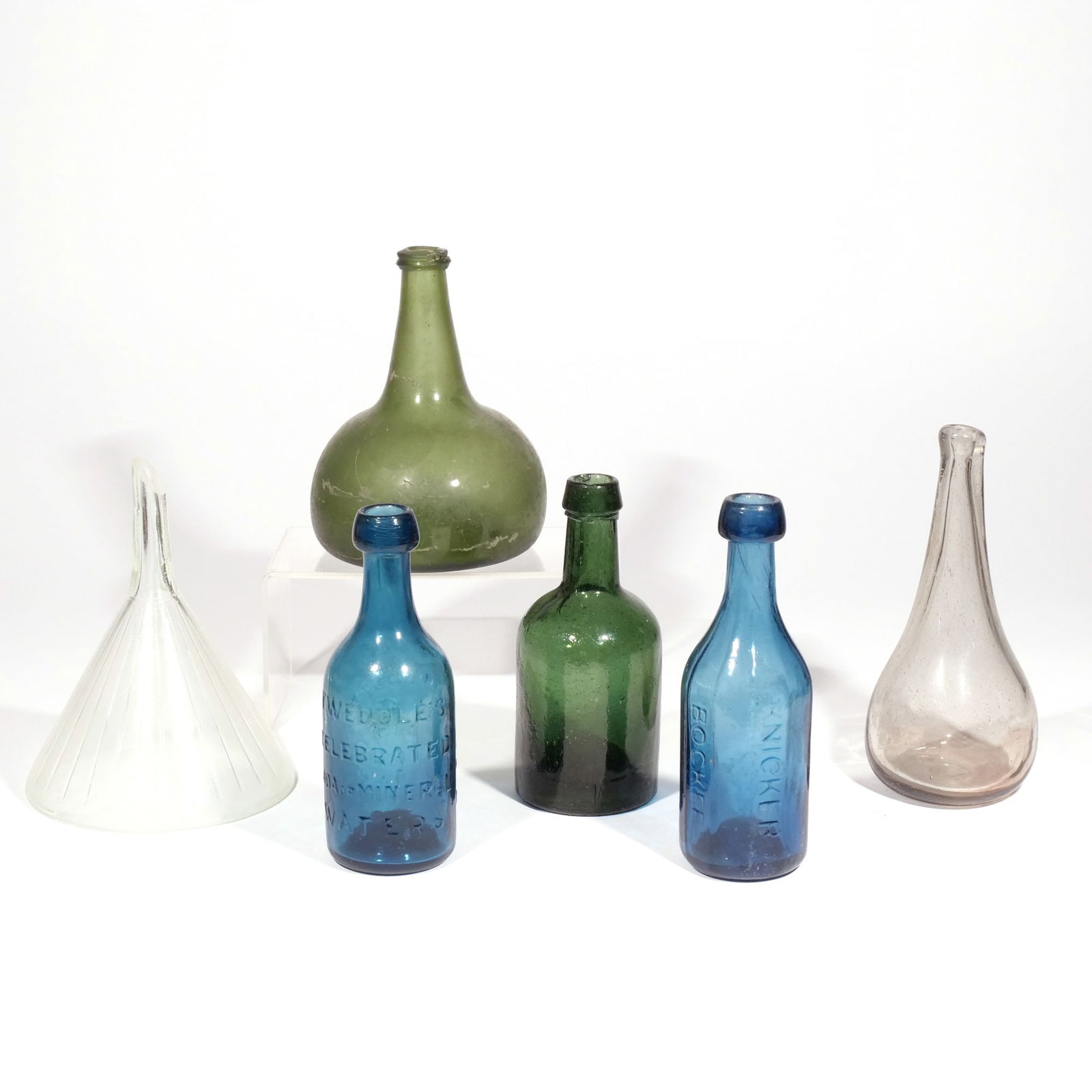 (6pc) GROUP EARLY COLOR GLASS BOTTLES (1 of 14)