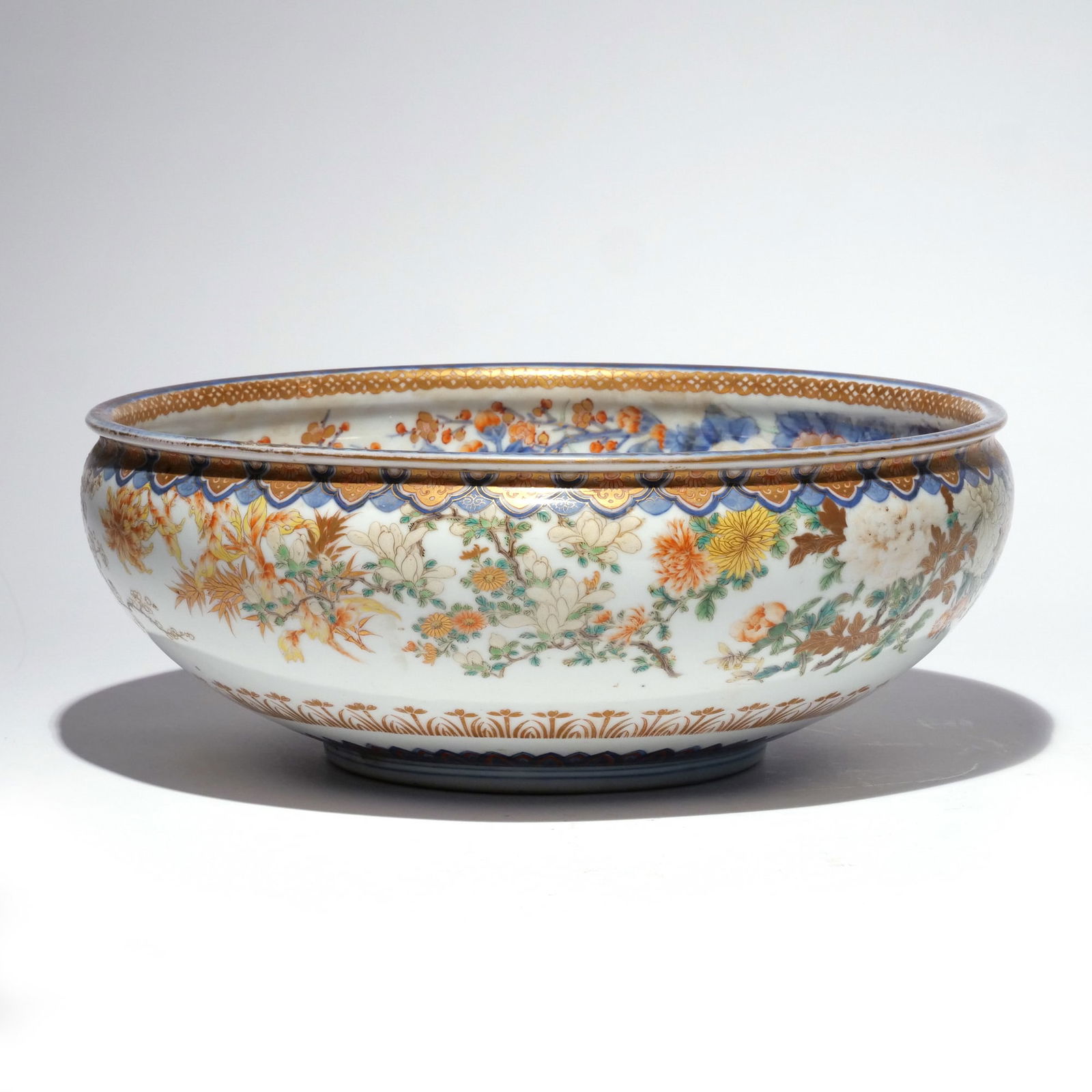 EXCEPTIONAL JAPANESE ENAMELED PORCELAIN FISH BOWL (1 of 10)