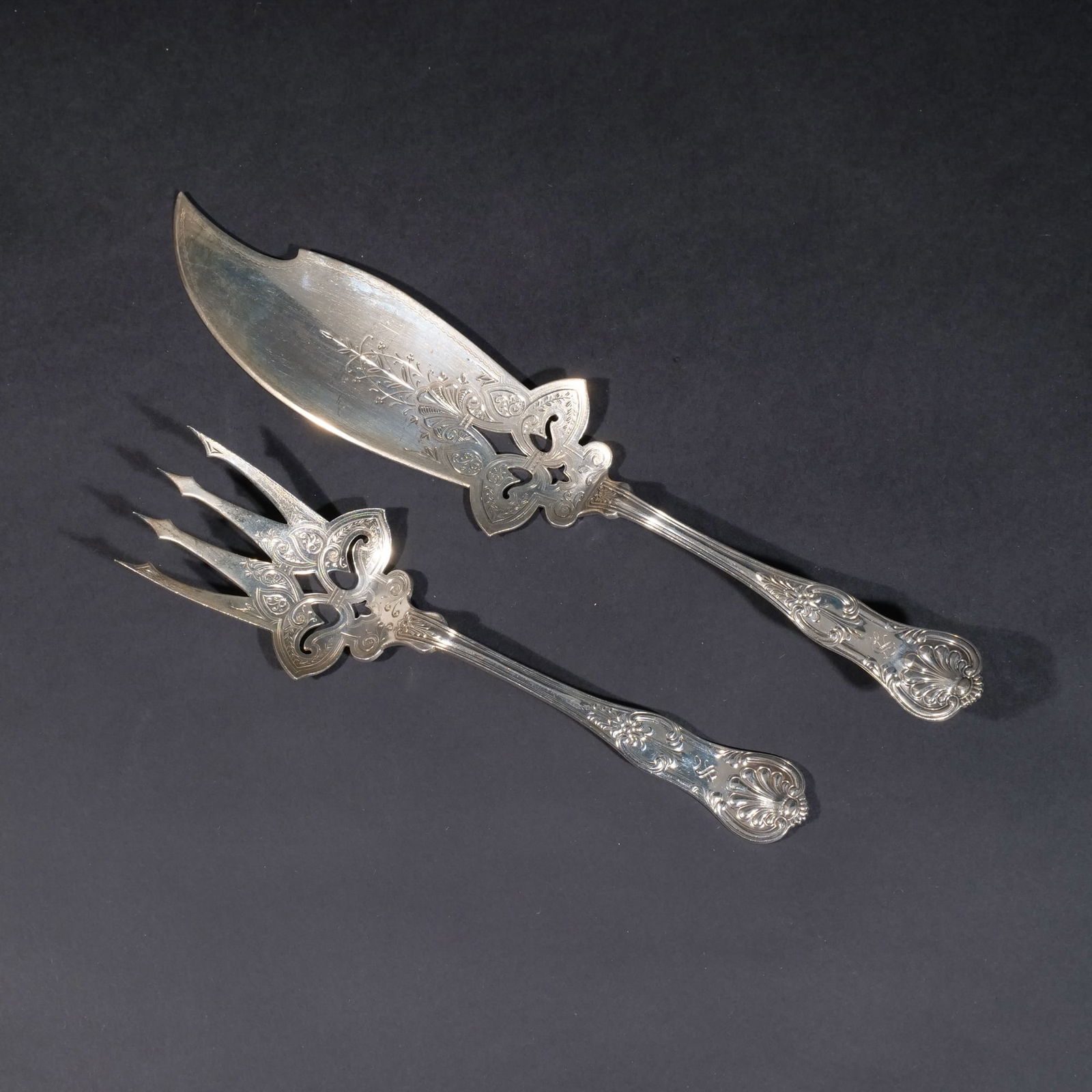 (2pc) PAIR WHITING  STERLING SILVER FISH SERVERS (1 of 5)