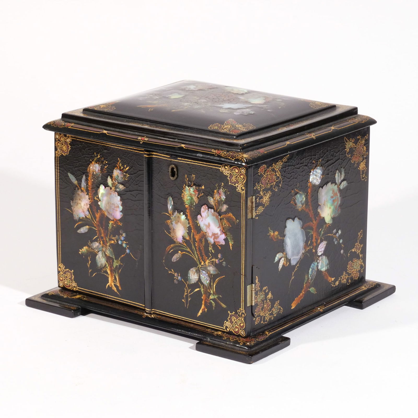 PAPIER MACHE SEWING BOX & TRINKETS (1 of 20)