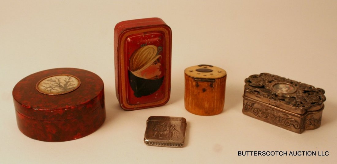 123) 5 SMALL BOXES: 1 ENGLISH SILVER & TORTOISE SHELL: 123) 5 SMALL BOXES: 1 ENGLISH SILVER & TORTOISE SHELL BOX W/ MINIATURE PAINTING OF A WOMAN (L: 3"), 1 ROUND PAINTED TORTOISE SHELL BOX W/ TREE IN THE CENTER (D: 3 1/8"; 1 RED PAINTED TOLE BOX W/ WOMAN