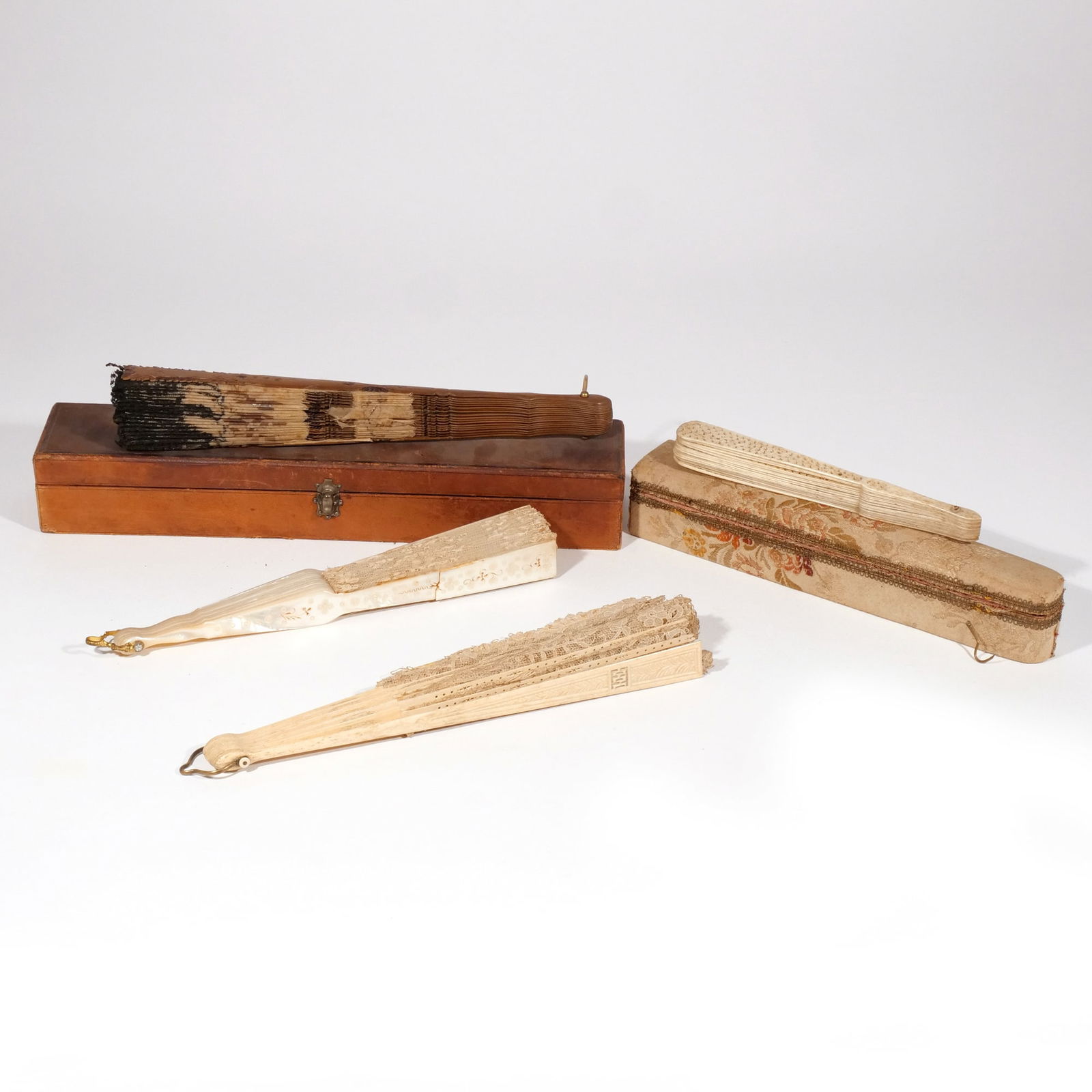 (4pc) LADIES FANS (1 of 10)