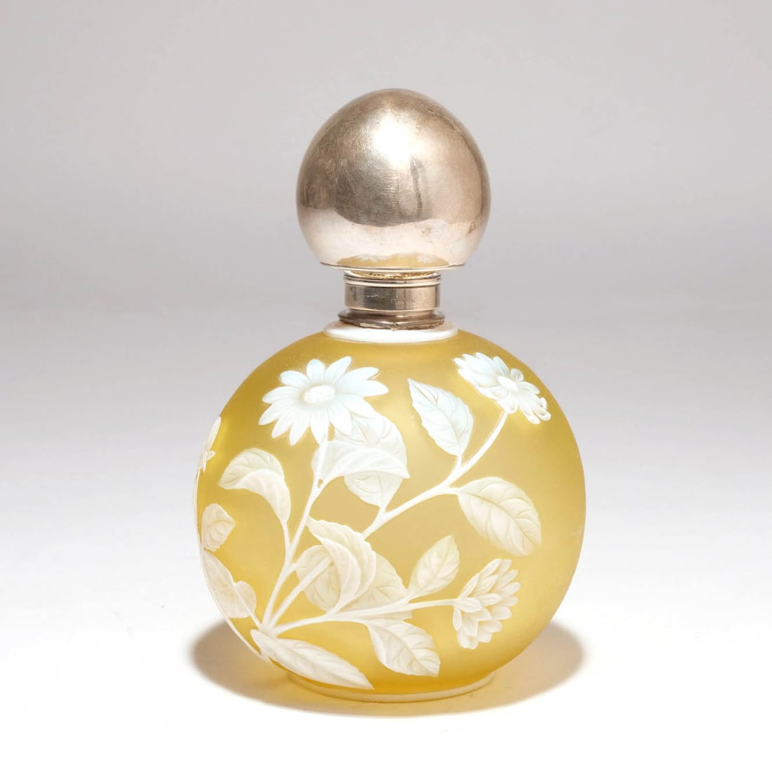THOMAS WEBB CAMEO GLASS PERFUME BOTTLE (1 of 9)