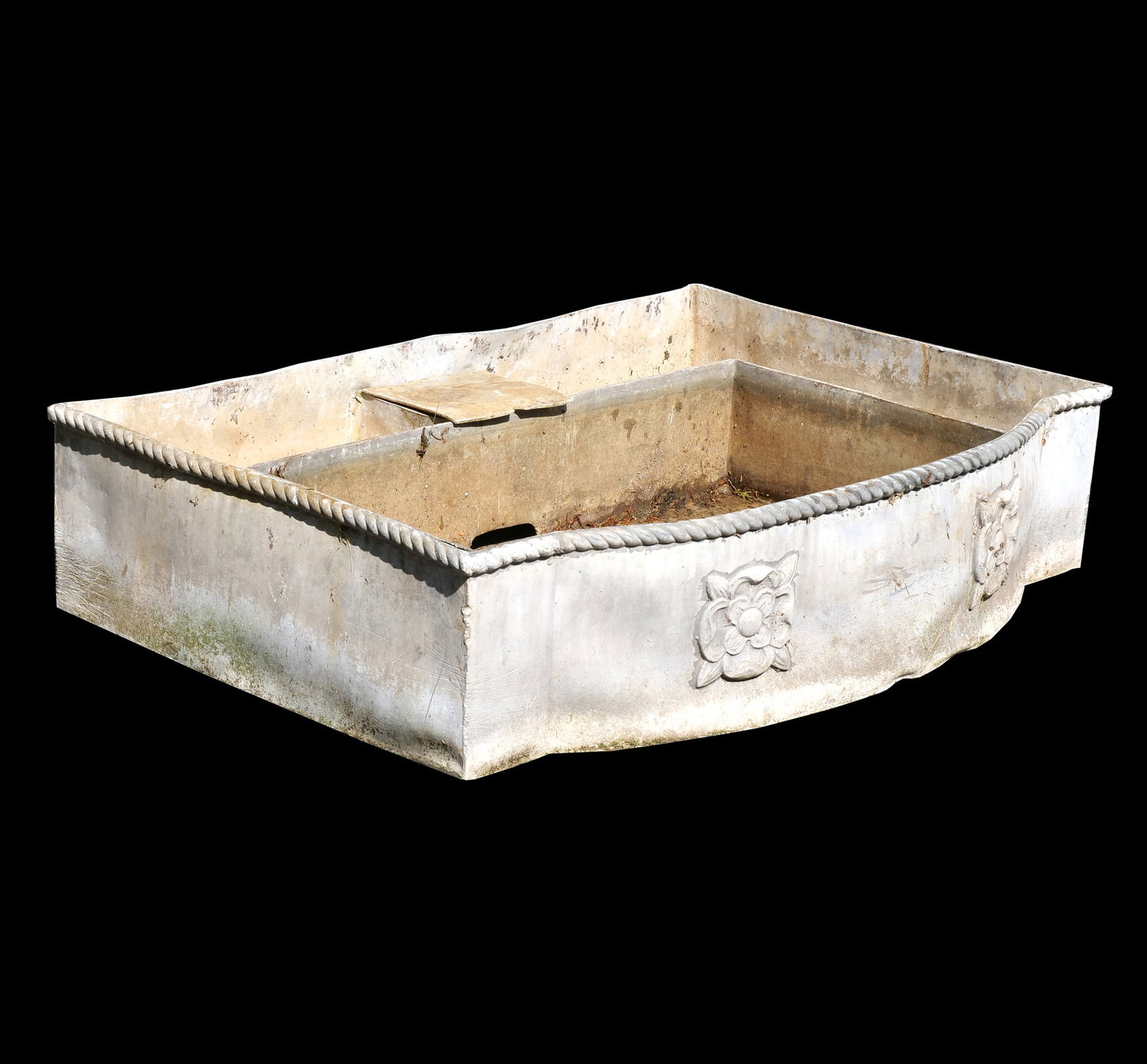 GEORGIAN LEAD CISTERN: Having serpentine front with rope top edge and two flower head bosses, partitioned with compartment with lead top h. 8 w. 36 d. 26 in. Provenance: The Wood House, Essex until 1961 and Ham Spray House,