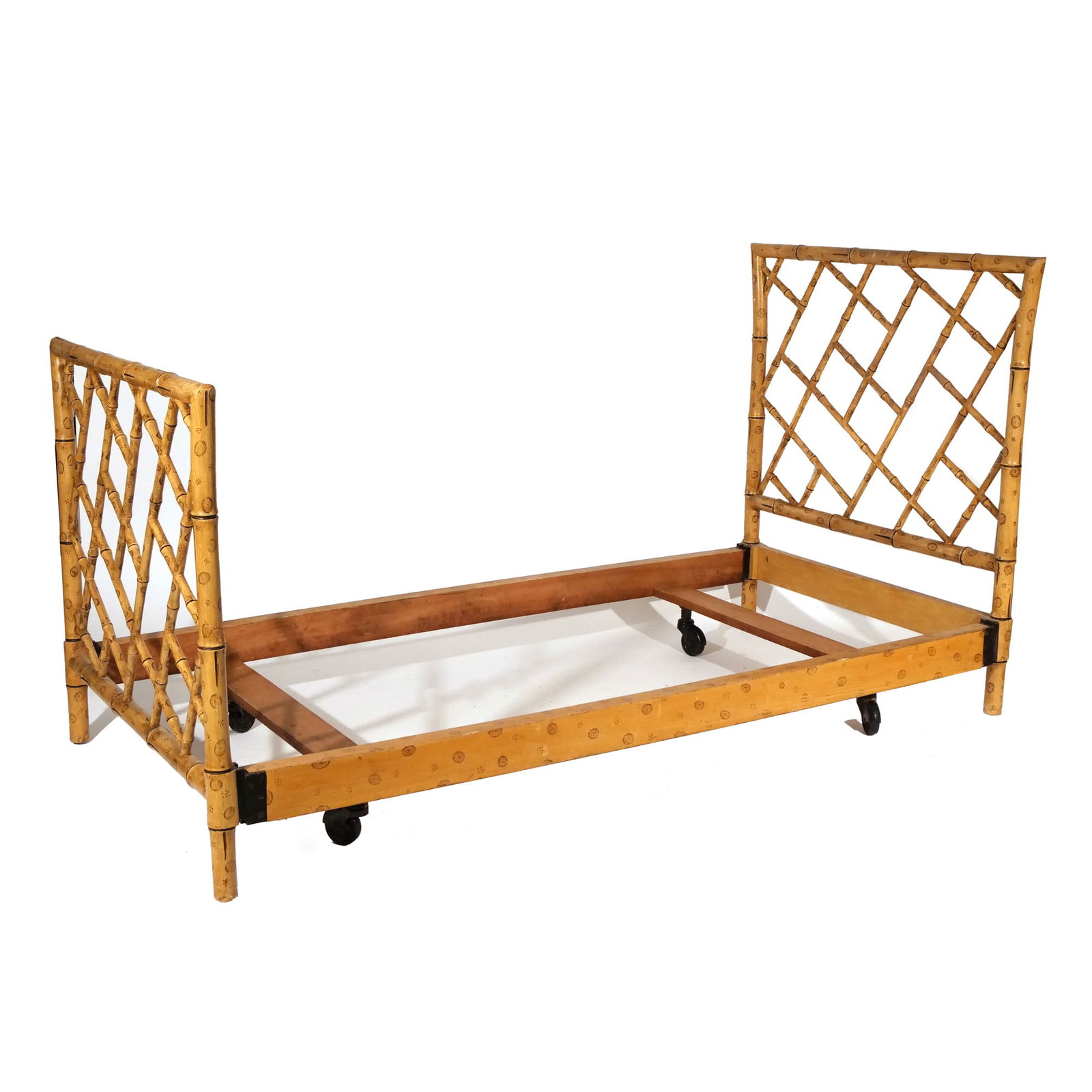 REGENCY-STYLE  FAUX BAMBOO COCKPEN DAY BED (1 of 6)