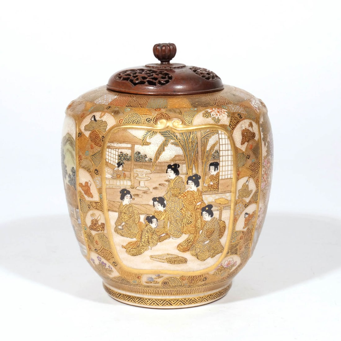 SATSUMA JAR WITH WOODEN LID (1 of 6)
