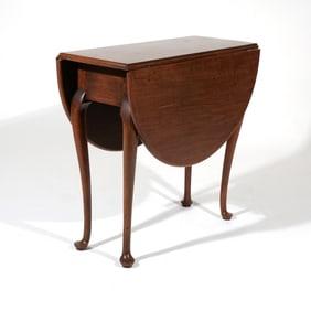 AMERICAN QUEEN ANNE DIMINUTIVE DROP-SIDE TABLE