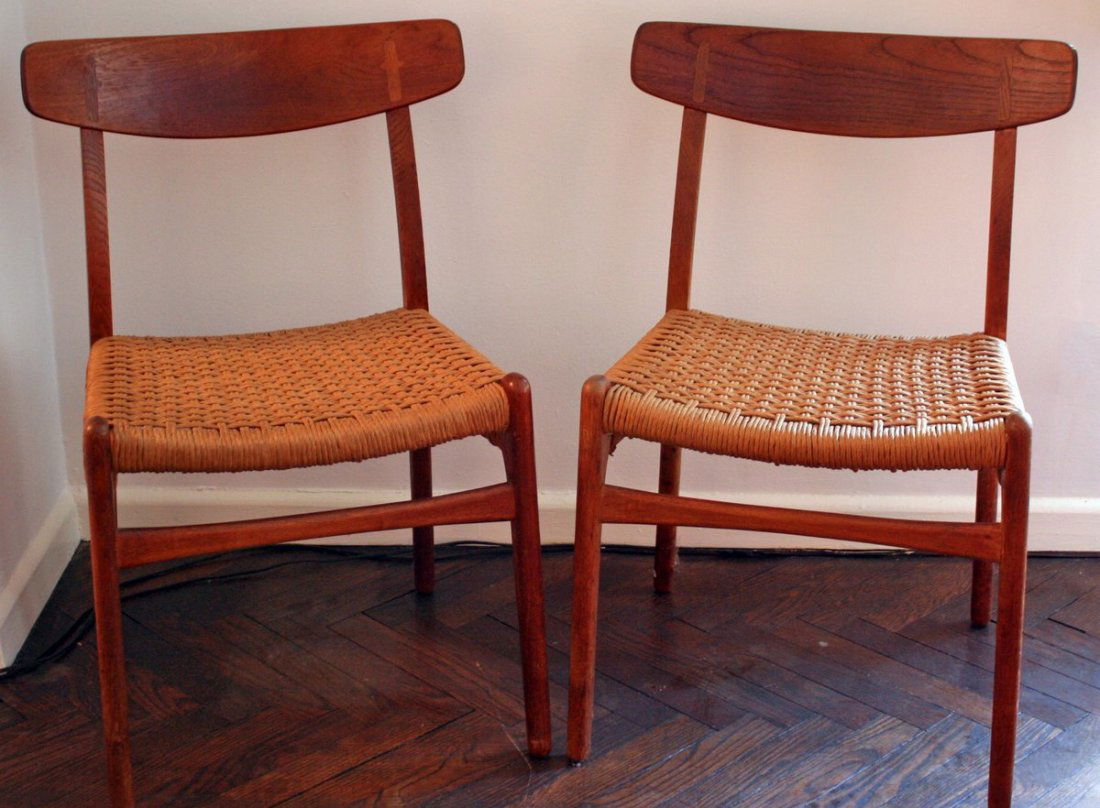 133) PAIR HANS J. WEGNER SIDE CHAIRS: MADE IN DENMARK BY CARL HANSEN & SON, ODENSE, DENMARK