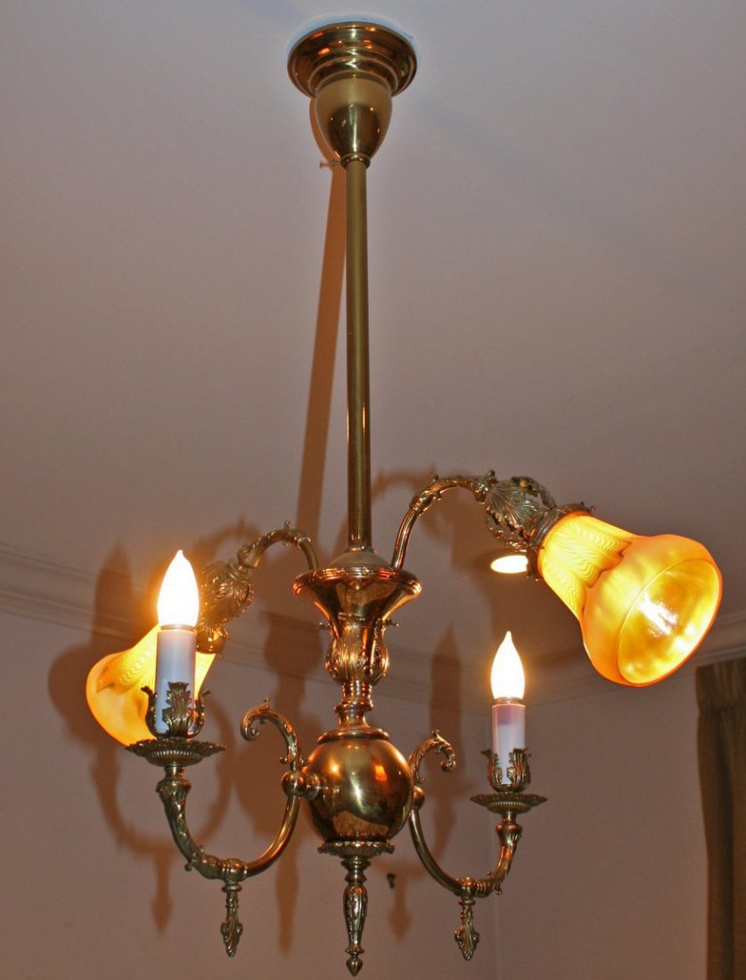 272) VICTORIAN BRASS 4-LIGHT HANGING LIGHT FIXTURE,: with two Quezal art glass shades, H: 36" W: 20"