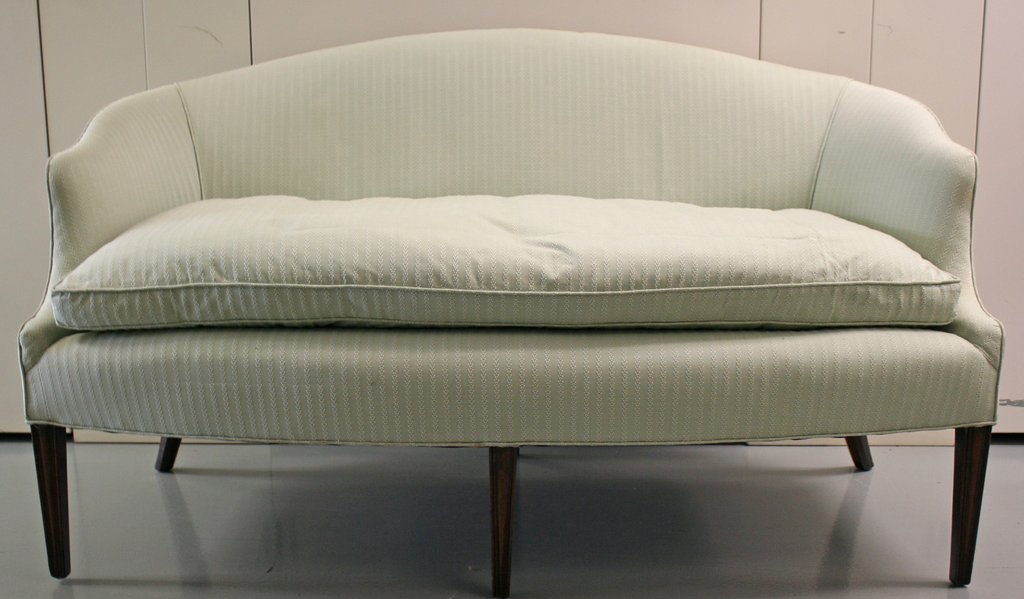 515) SETTEE W/DOWN CUSHION AND TAPERING MARLBOROUGH: LEGS, H. 35", W. 60", D. 33 ½", UPHOLSTERY IN VERY GOOD COND.