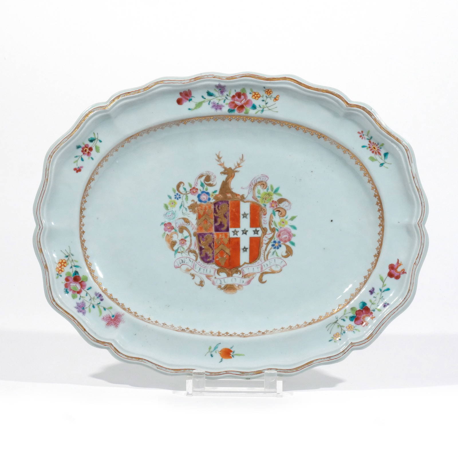 CHINESE EXPORT ARMORIAL PORCELAIN PLATTER
