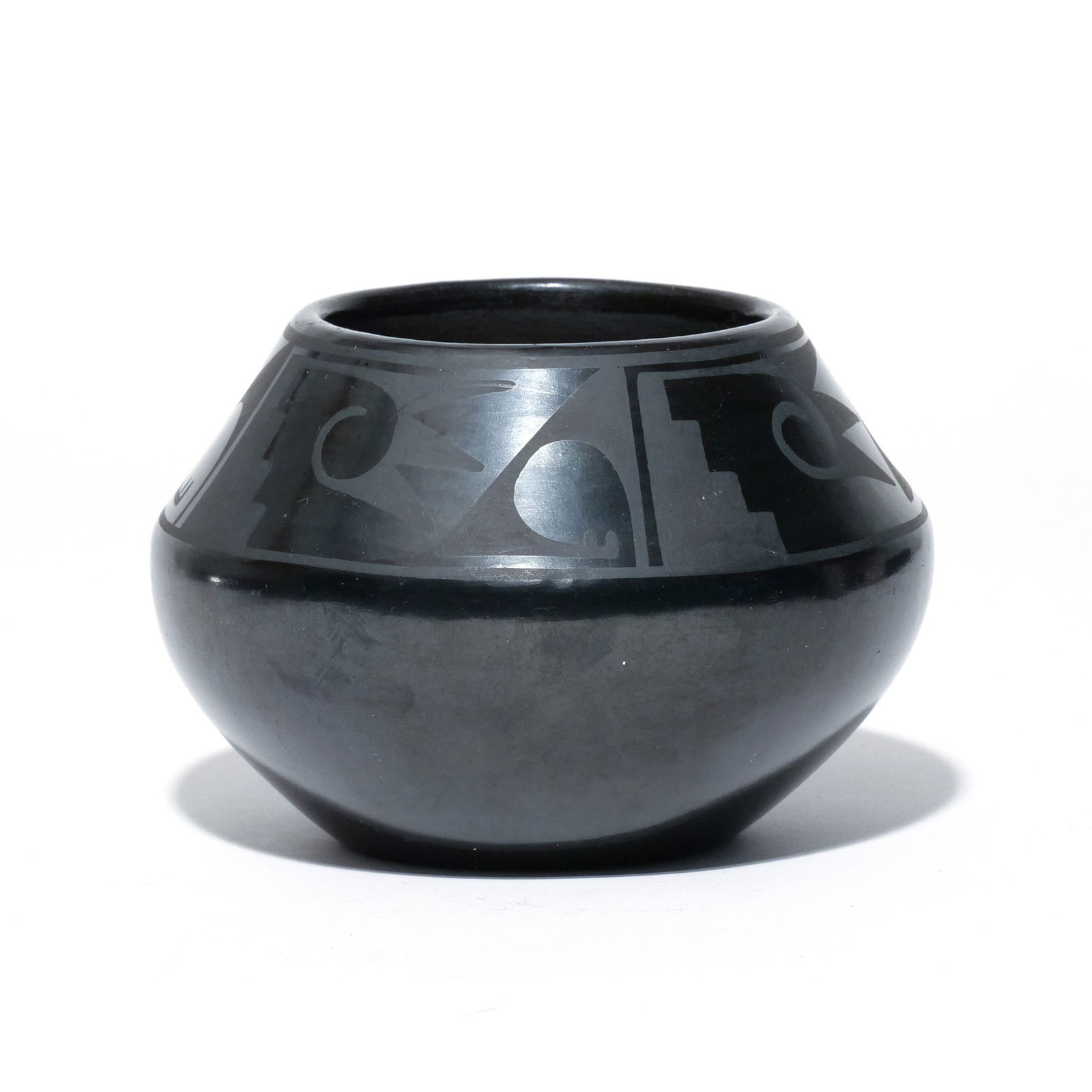 MARIA & SANTANA MARTINEZ BLACKWARE POT (1 of 7)