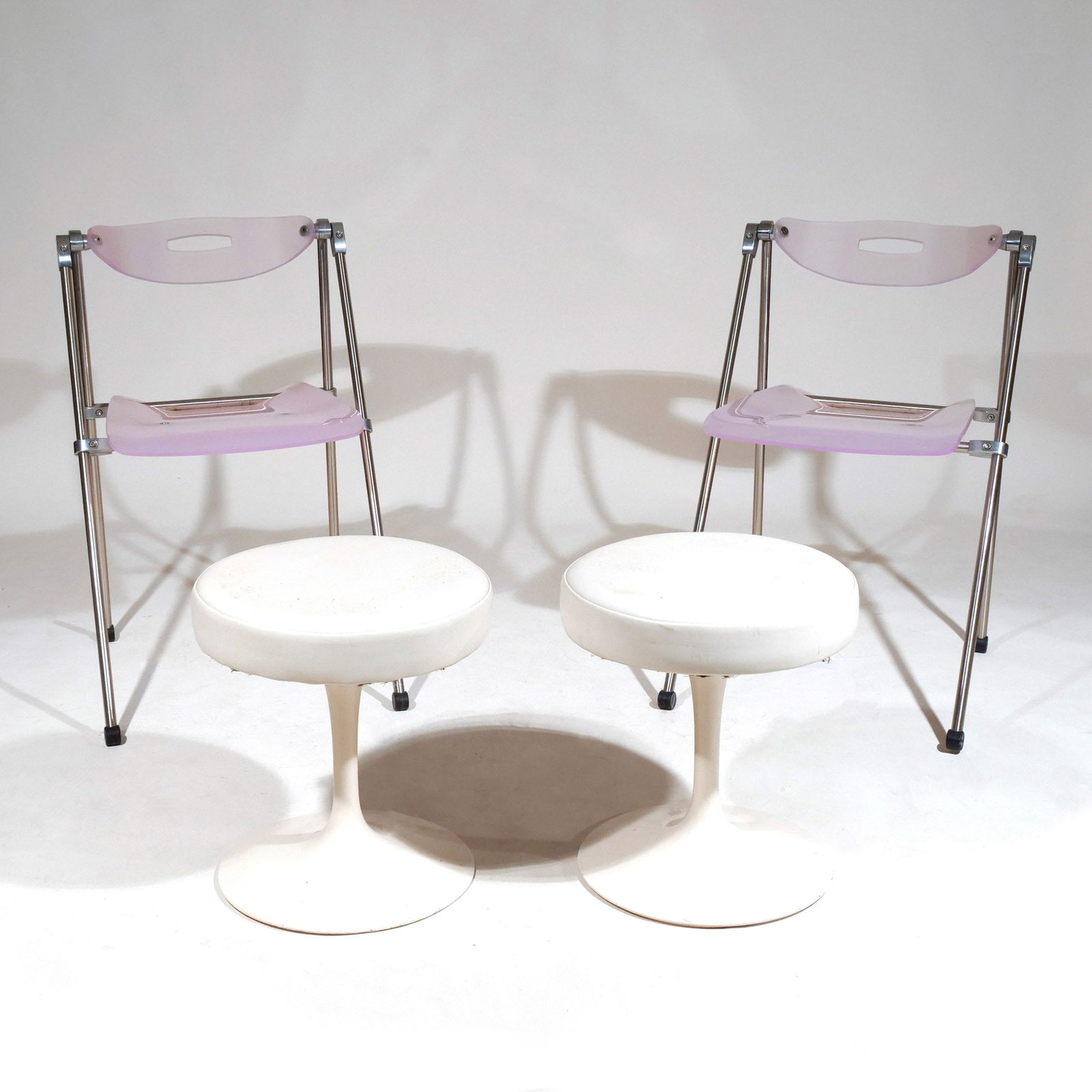 (4pc) MID-CENTURY MODERN STOOLS & CHAIRS: Including a pair of Eero Saarinen for Knoll low swivel tulip stools, h. 16 d. 15 in., having white base with white vinyl upholstery, each marked "BR51" to base, with Knoll International labels (745 Fi