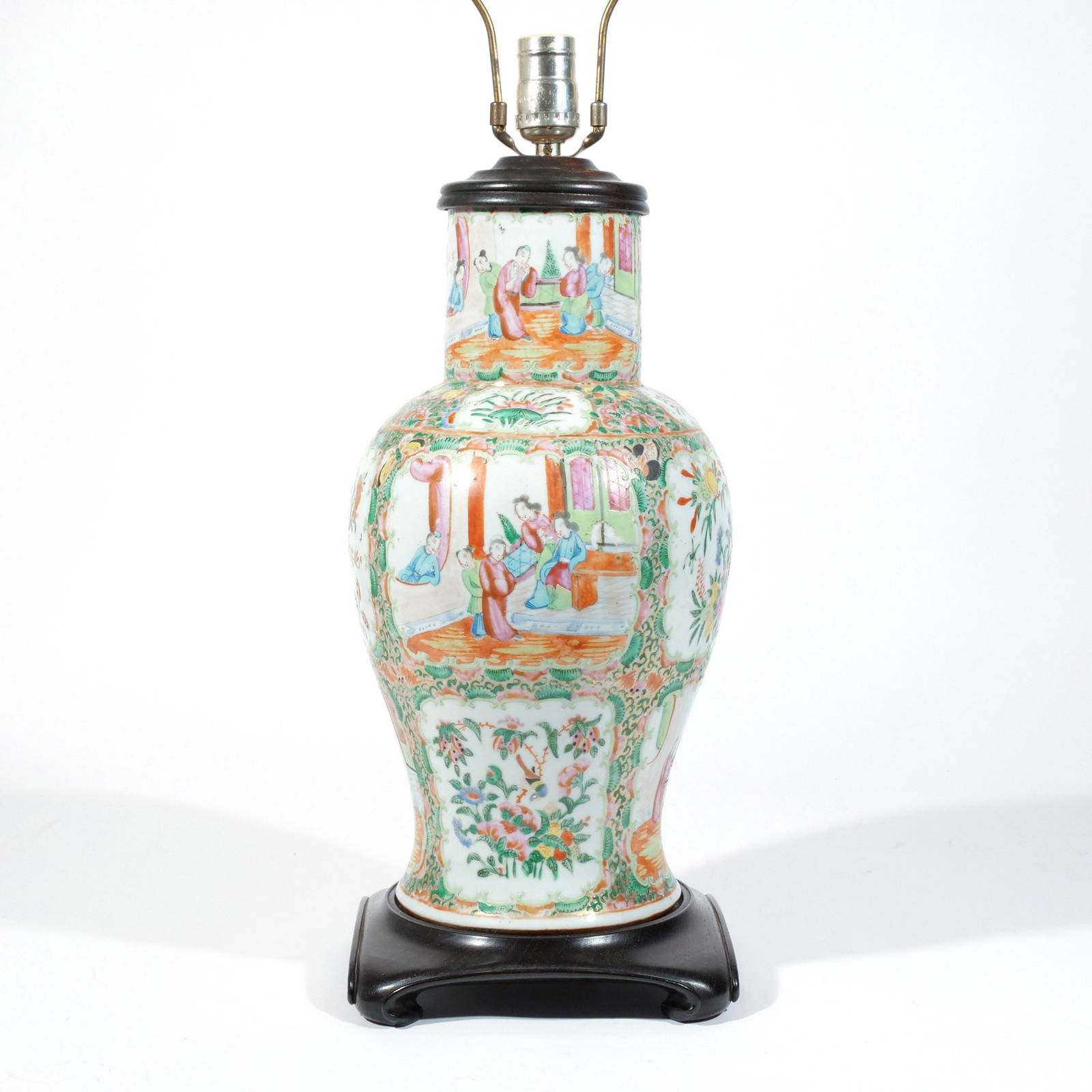 CHINESE ROSE MEDALLION PORCELAIN VASE