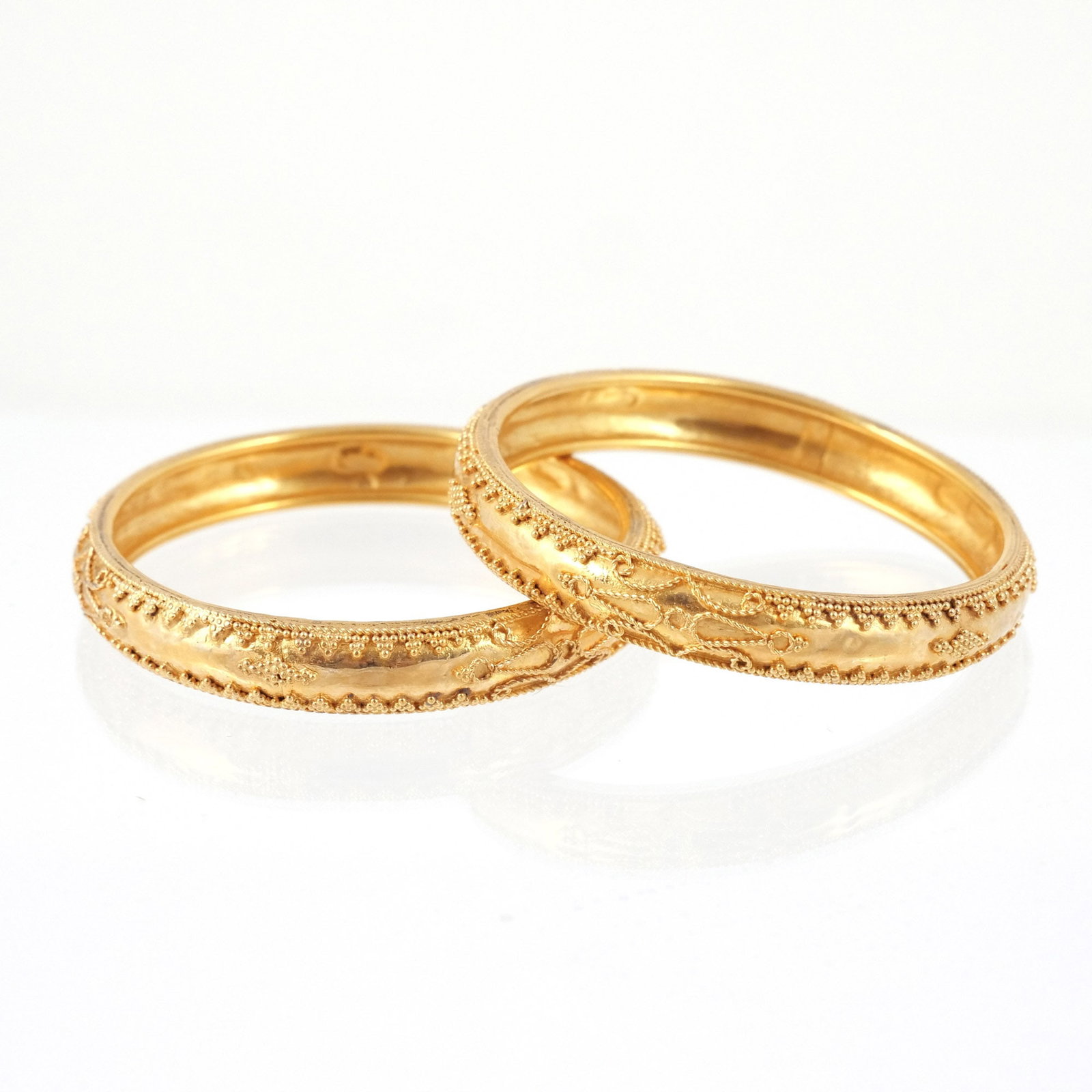 (2pc) PAIR of INDIAN 18k GOLD BABY BANGLES (1 of 5)