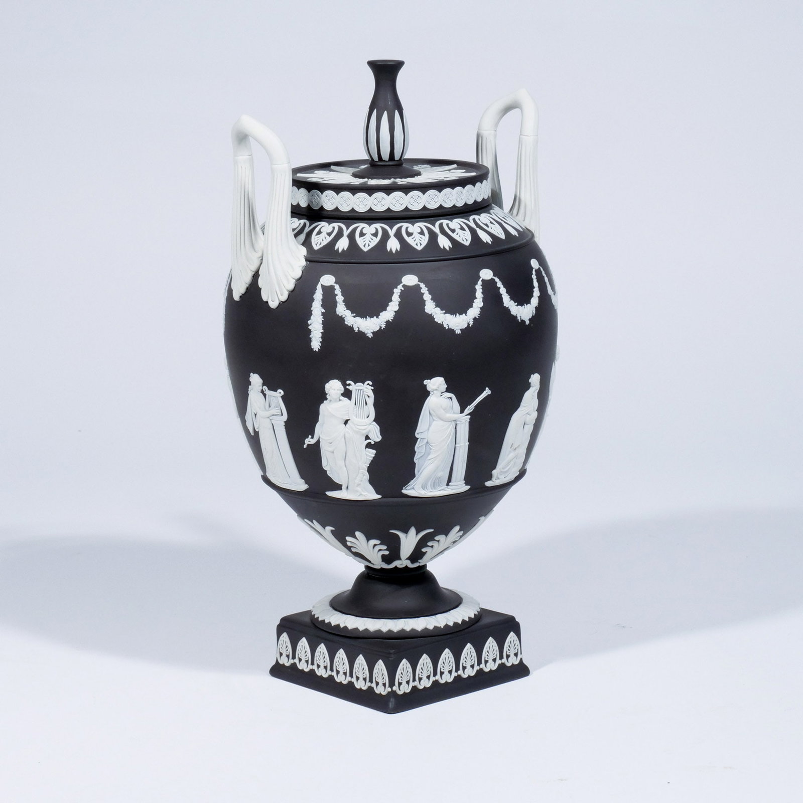 WEDGEWOOD BLACK & WHITE JASPERWARE COVERED URN (1 of 13)