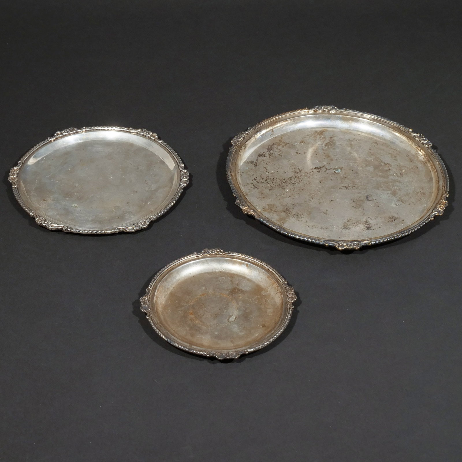 (3pc) GRADUATED SILVER TRAYS (1 of 8)