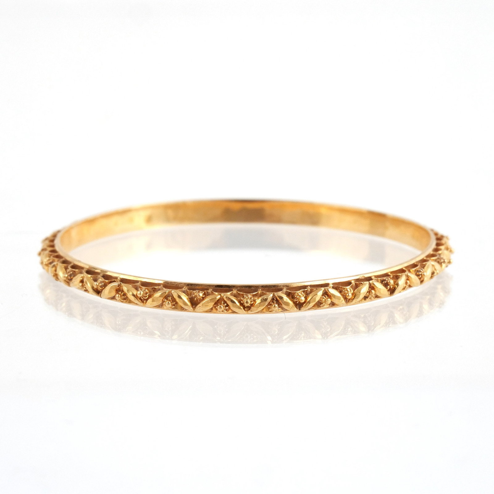 18K GOLD FLORAL BANGLE BRACELET (1 of 4)