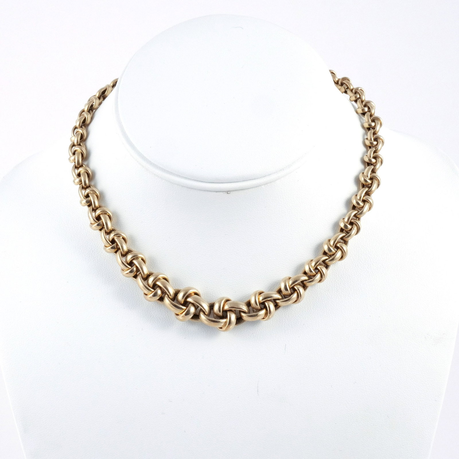14K GOLD GRADUATED KNOT-LINK NECKLACE: marked '585', l. 14-3/4 in., 29.4 g w. 1/2 in. (widest point) Provenance: The estate of a noted architect and bibliophile, Rye, NY