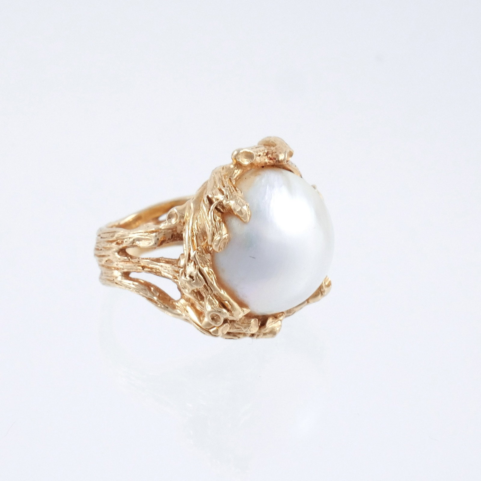 14K GOLD MABE PEARL RING: Centering an approx. 17mm round mabe pearl mounted in textured coral-form gold, maker's mark possibly 'FF', no apparent assay mark but tests as 14k, size 5-3/4, 22.7 g total weight w. 7/8 in.