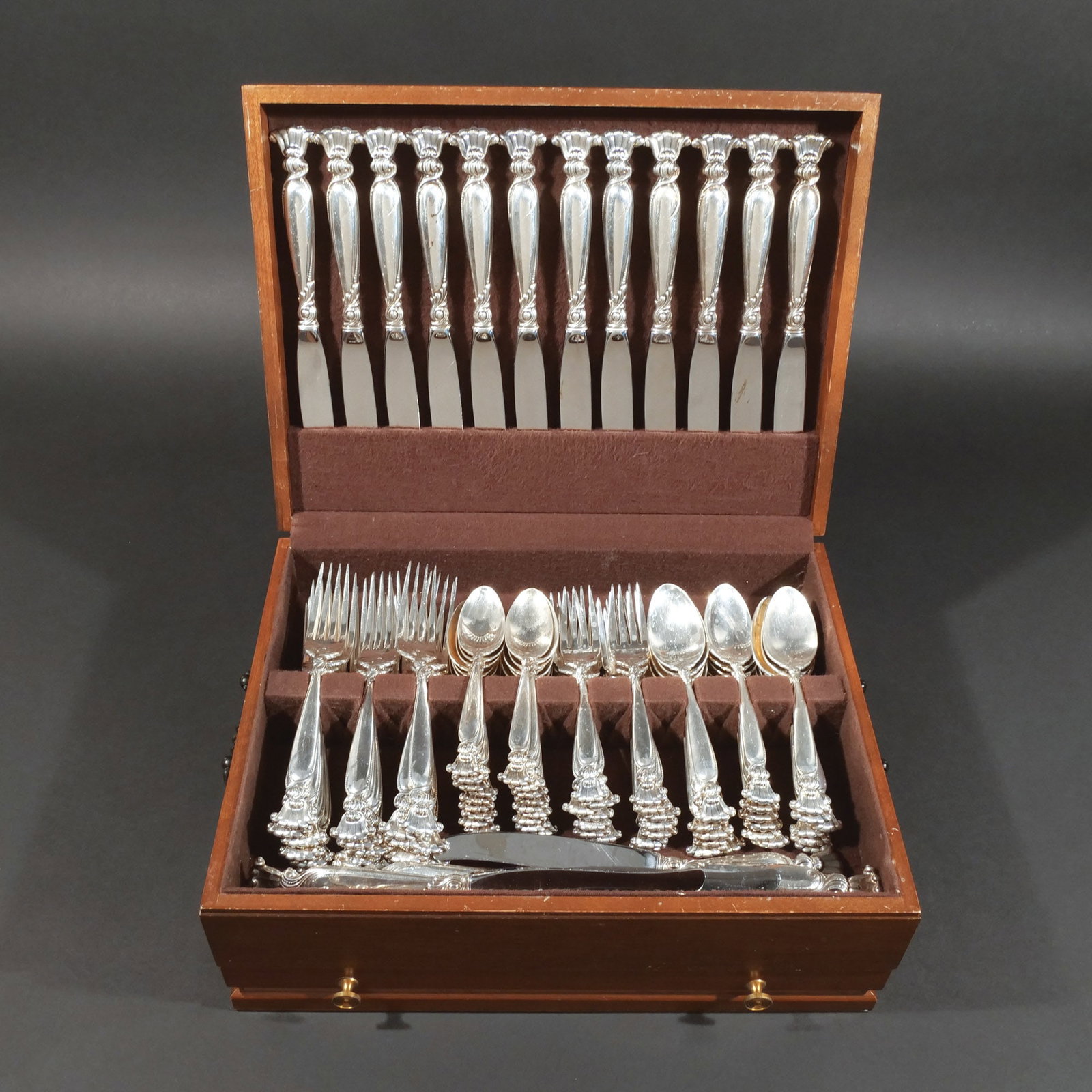 (85pc) WALLACE STERLING SILVER FLATWARE SERVICE - 10