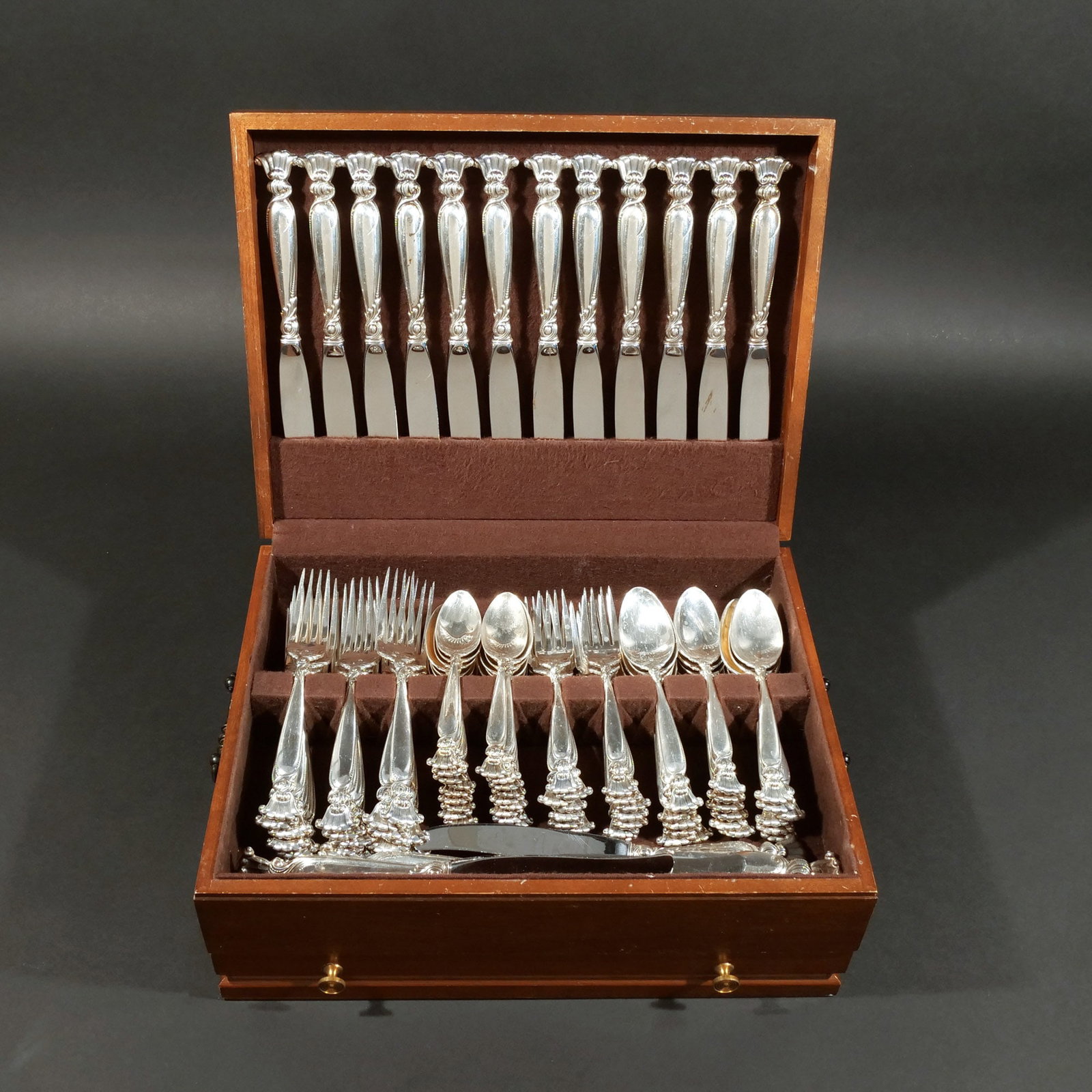 (85pc) WALLACE STERLING SILVER FLATWARE SERVICE - 11