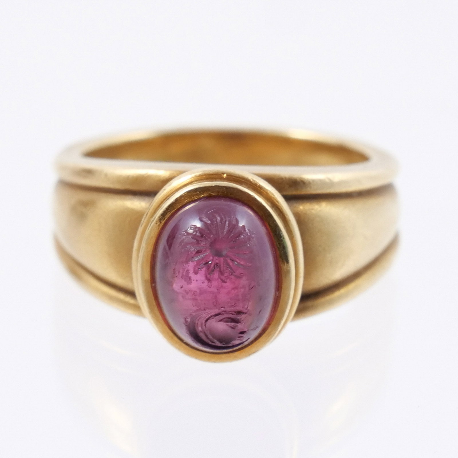 BARRY KIESELSTEIN-CORD 18K GOLD INTAGLIO RING: Centering an oval cabochon gemstone carved with a sun and crescent moon motif, signed 'Kieselstein Cord 1988' and marked '18k' with sun and moon maker's mark, size 5-3/4, 11.4 g total weight Provenanc