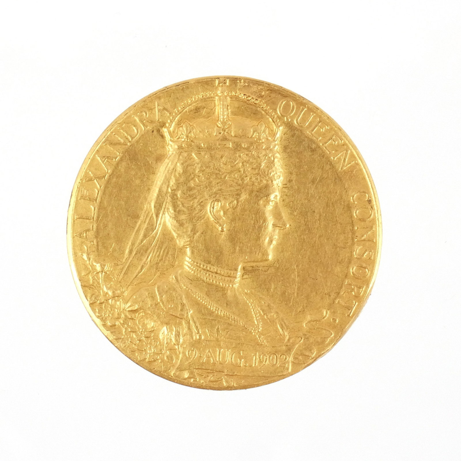 EDWARD VII 1902 GOLD CORONATION MEDAL: Commemorating the coronation of Edward VII August 9, 1902, with Alexandra Queen Consort on reverse, busts facing right, 17.1 g dia. 31 mm Provenance: Descent through the family of the current owner,