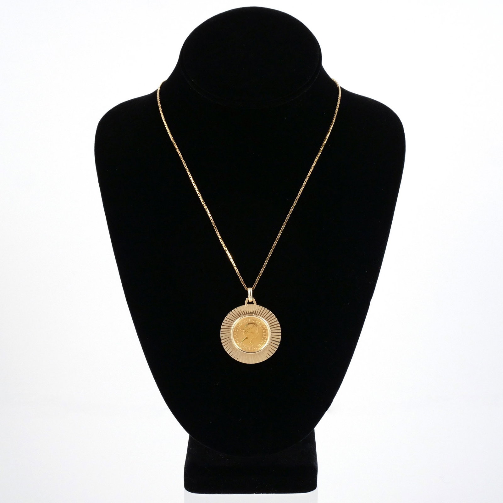 ELIZABETH II GOLD SOVEREIGN PENDANT: 1968 'Young Head' 22k gold sovereign mounted as a pendant with 14k gold fluted surround, dia. 1-3/8 in, 13 g; plus an UnoAErre 18k Italian gold box link chain, marked '750' and with Italian registrati