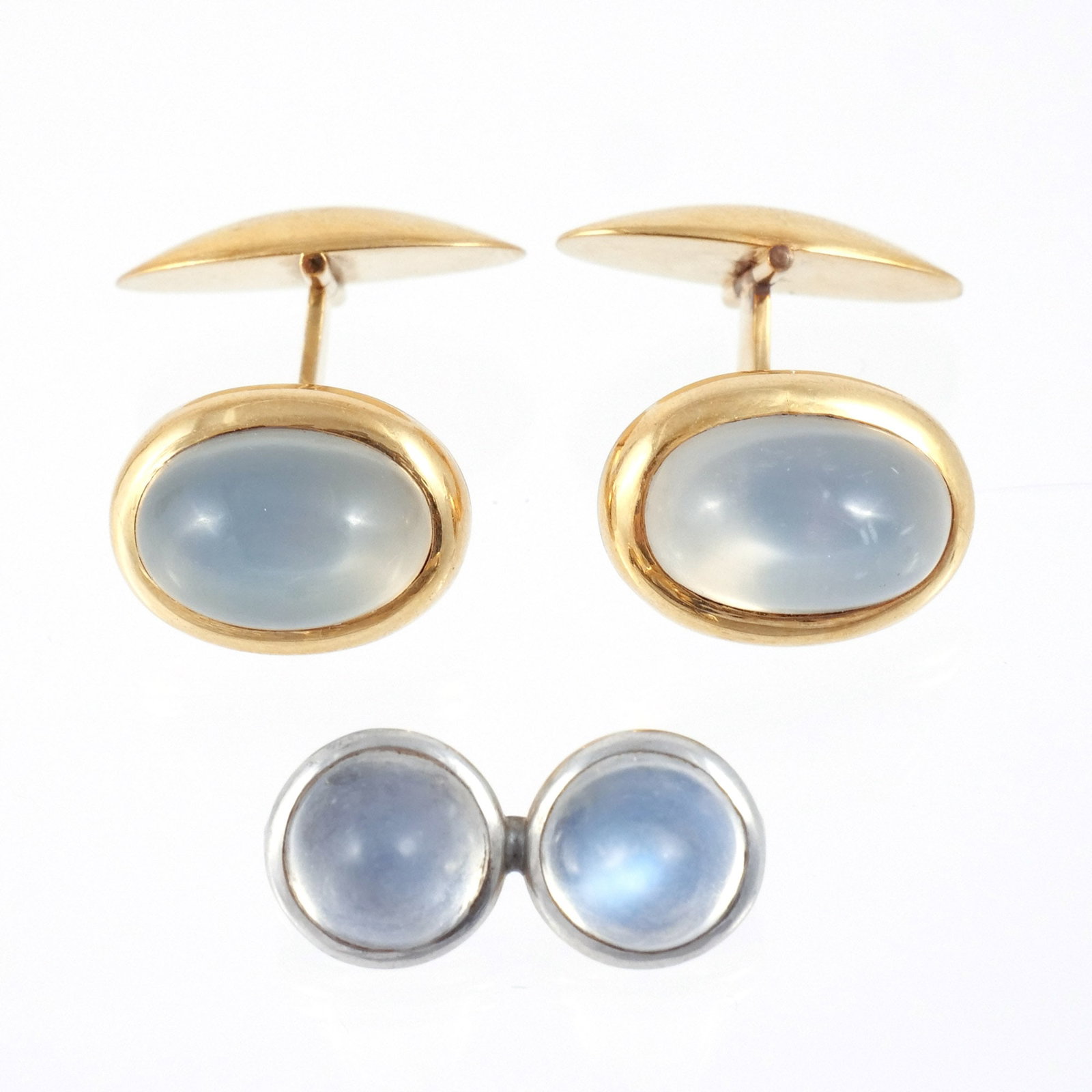(3pc) MEN'S MOONSTONE CUFFLINKS & PIN: The cufflinks mounted with 18k gold with maker's mark 'W', l. 1-1/8 in. Provenance: The estate of a noted architect and bibliophile, Rye, NY