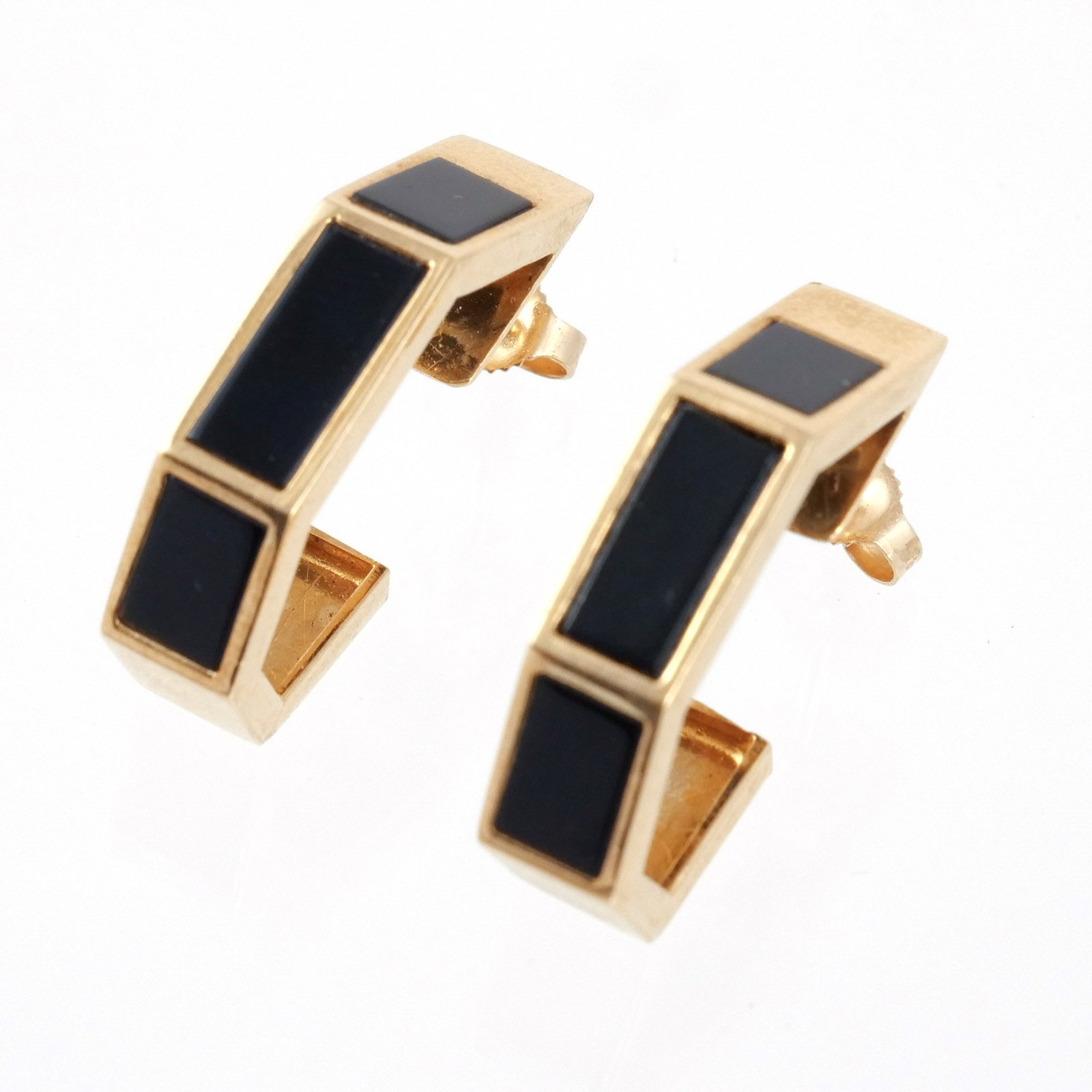 PAIR of 18K GOLD AND JET or ONYX EARRINGS: Of geometric form with black stone baguettes set within 18k gold, 7.5 g total weight h. 1 w. 1/4 in. Provenance: The estate of a noted architect and bibliophile, Rye, NY